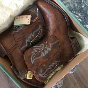 Women cowboy boots